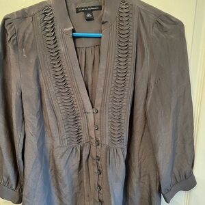 Banana Republic Top Womens XS
Blue Silk Blend Applique Pleated
Popover Blouse